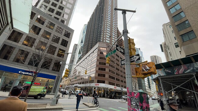 Foto del edificio - 225 W 56th St