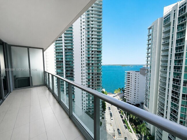 Foto del edificio - 1300 Brickell Bay Dr