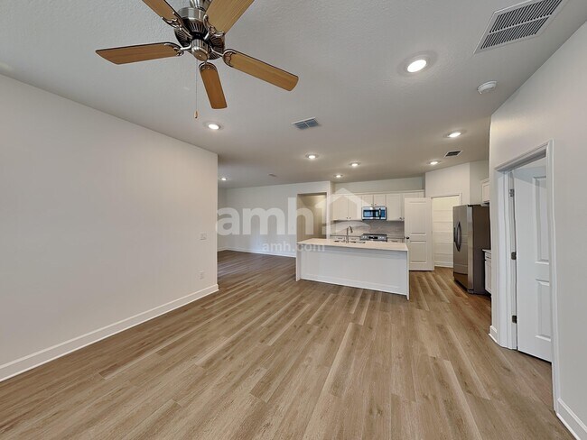 Building Photo - 16422 Cheyanne Ct