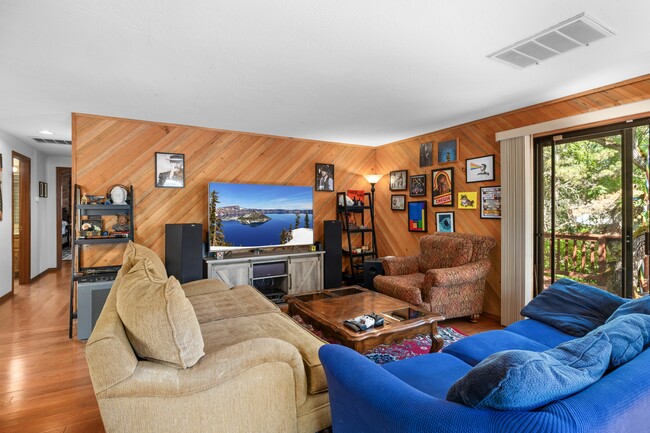 Building Photo - 1024 Tamara Cir