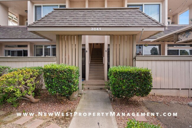 Foto del edificio - Recently Refreshed Point Loma 2-Bedroom at Baycrest! Small Pet OK! Available Now!