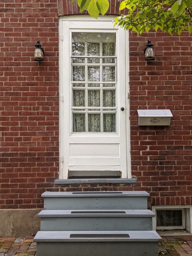Building Photo - 623 Adams St