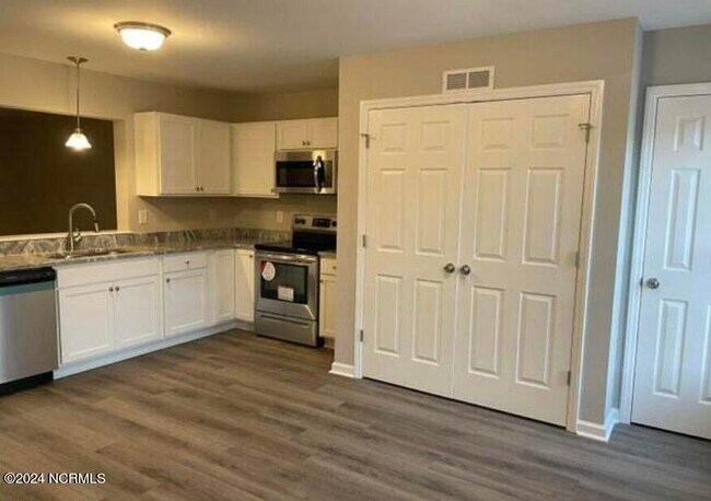 Building Photo - 4128 Brook Creek Ln