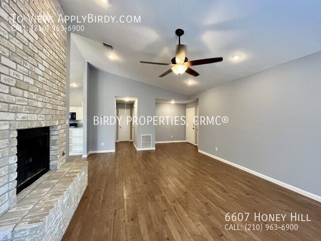 Foto del edificio - **2 Bed, 2 Bath Home with Large Deck**