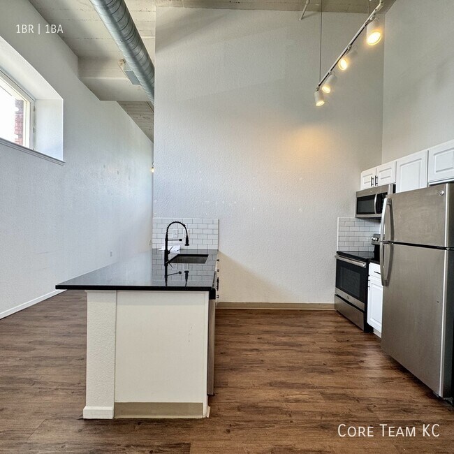 Foto del edificio - 320 W 7th St