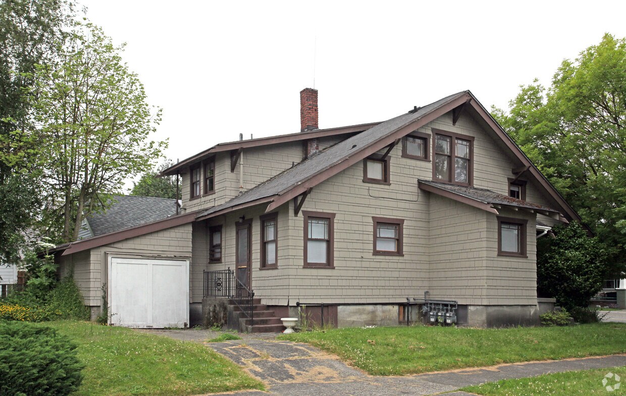 Building Photo - 1302 S 9th St