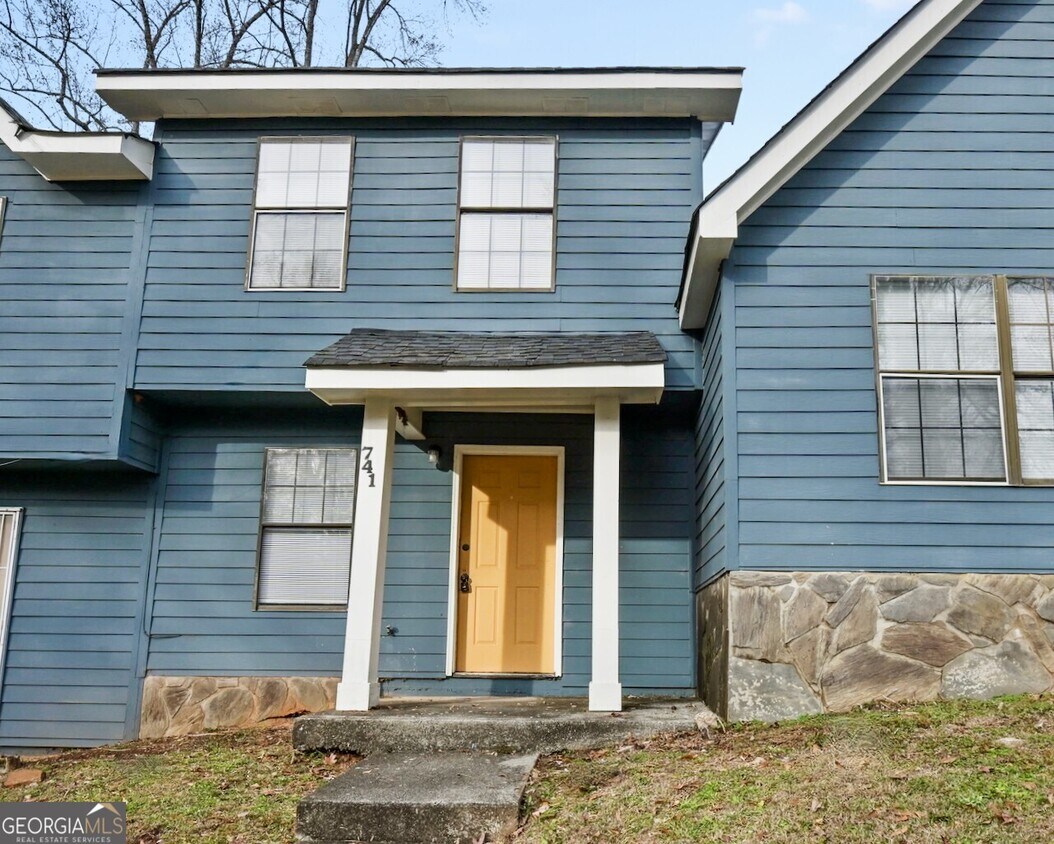 Primary Photo - 741 Oak Dr