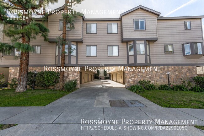 Building Photo - Elegant 2 Bedroom 2 1/2 Bath Townhouse, No...