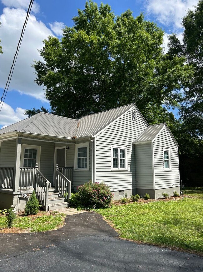 Foto del edificio - Adorable Chickamauga House