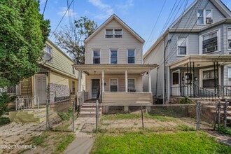 Building Photo - 133 Smith St