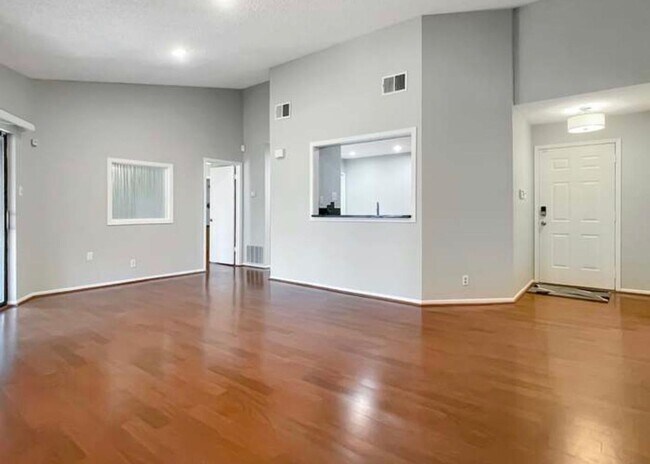 Foto del edificio - Spacious 2/2 Condominium Ready for move-in