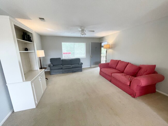 Building Photo - Shandon Gardens Unit #12