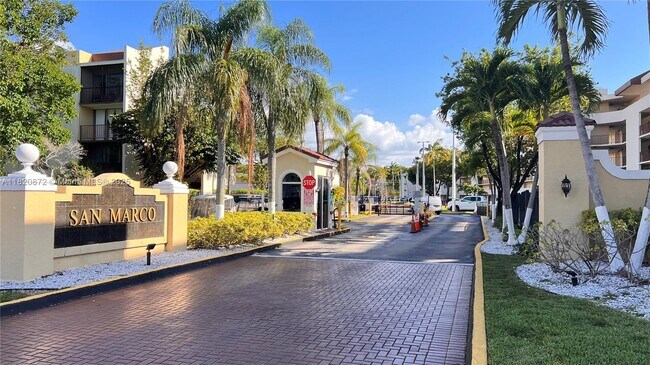 Foto del edificio - 8850 Fontainebleau Blvd