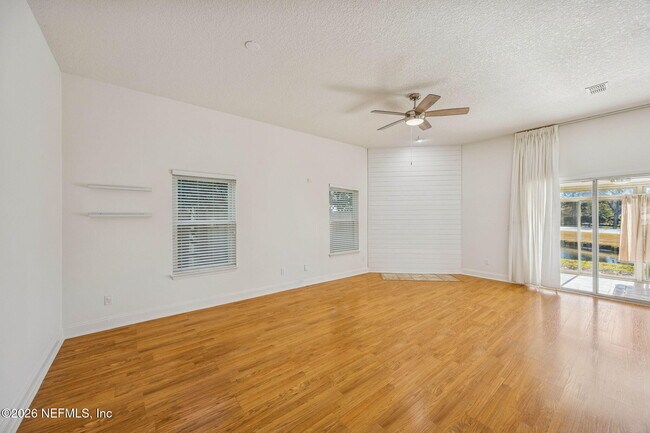 Foto del edificio - 3447 Heron Dr N