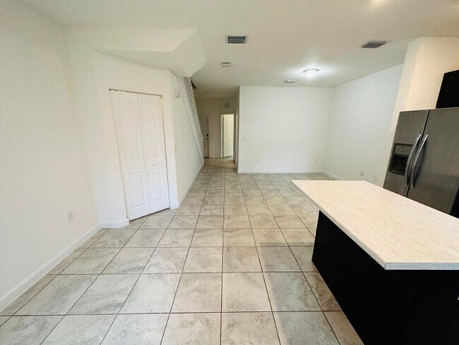 Foto del edificio - 346 NE 208th Terrace