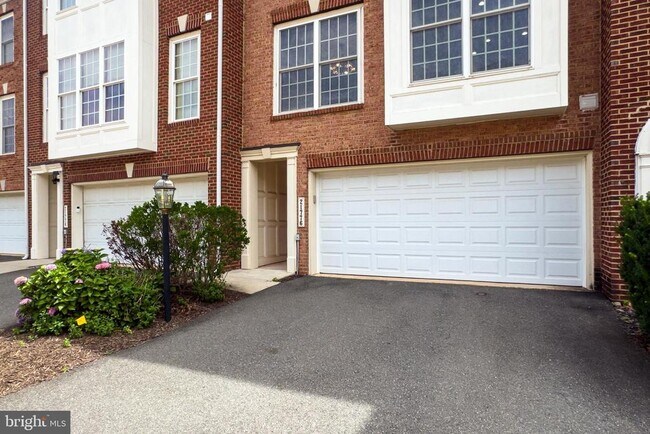 Foto del edificio - 21776 Ladyslipper Sq