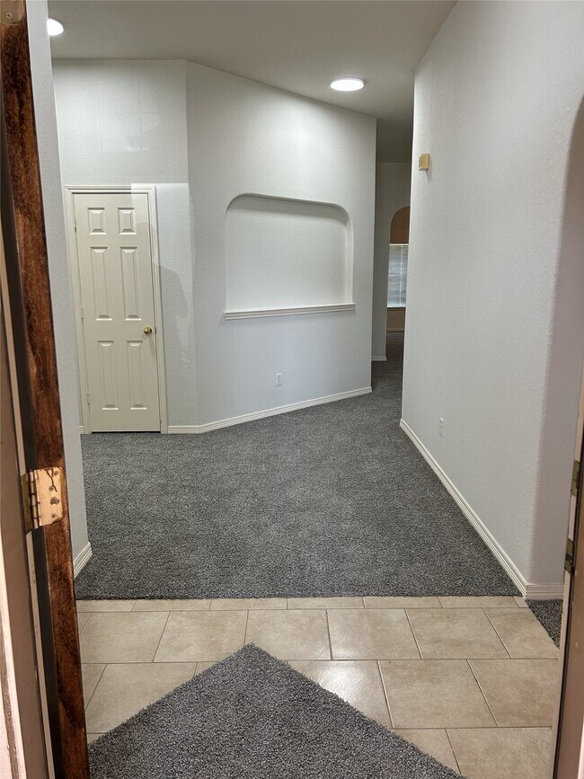 Foto del edificio - 1006 N Magnolia Dale Dr