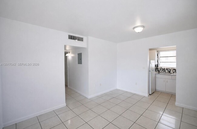 Foto del edificio - 4381 W Flagler St