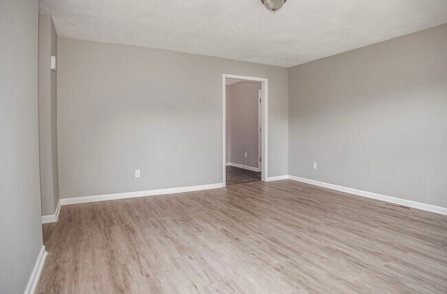 Building Photo - Beautiful Kansas City Home with LVP Floori...