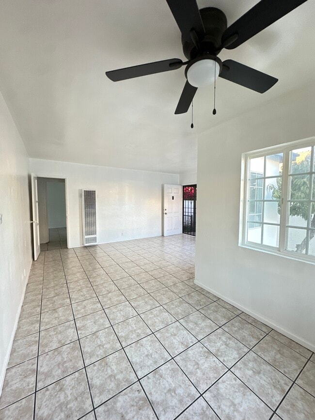 Building Photo - 1306 N Fries Ave