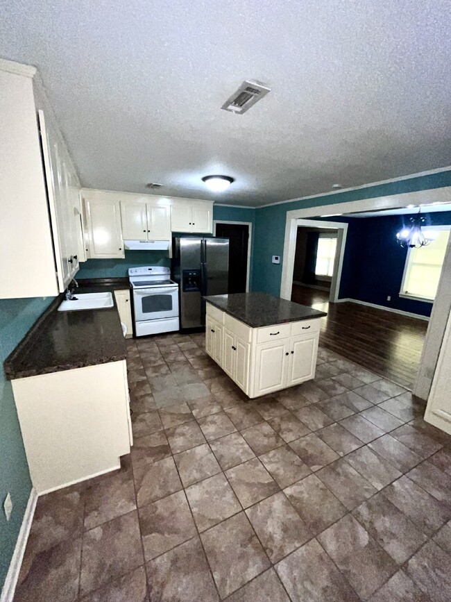 Building Photo - Available now FOR RENT in Headland, AL!!