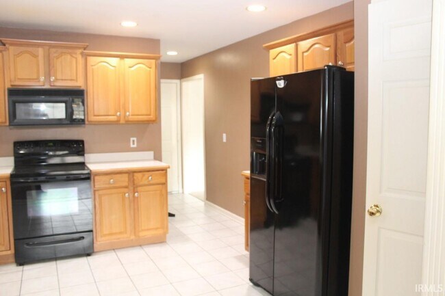 Building Photo - 3015 Elmridge Dr