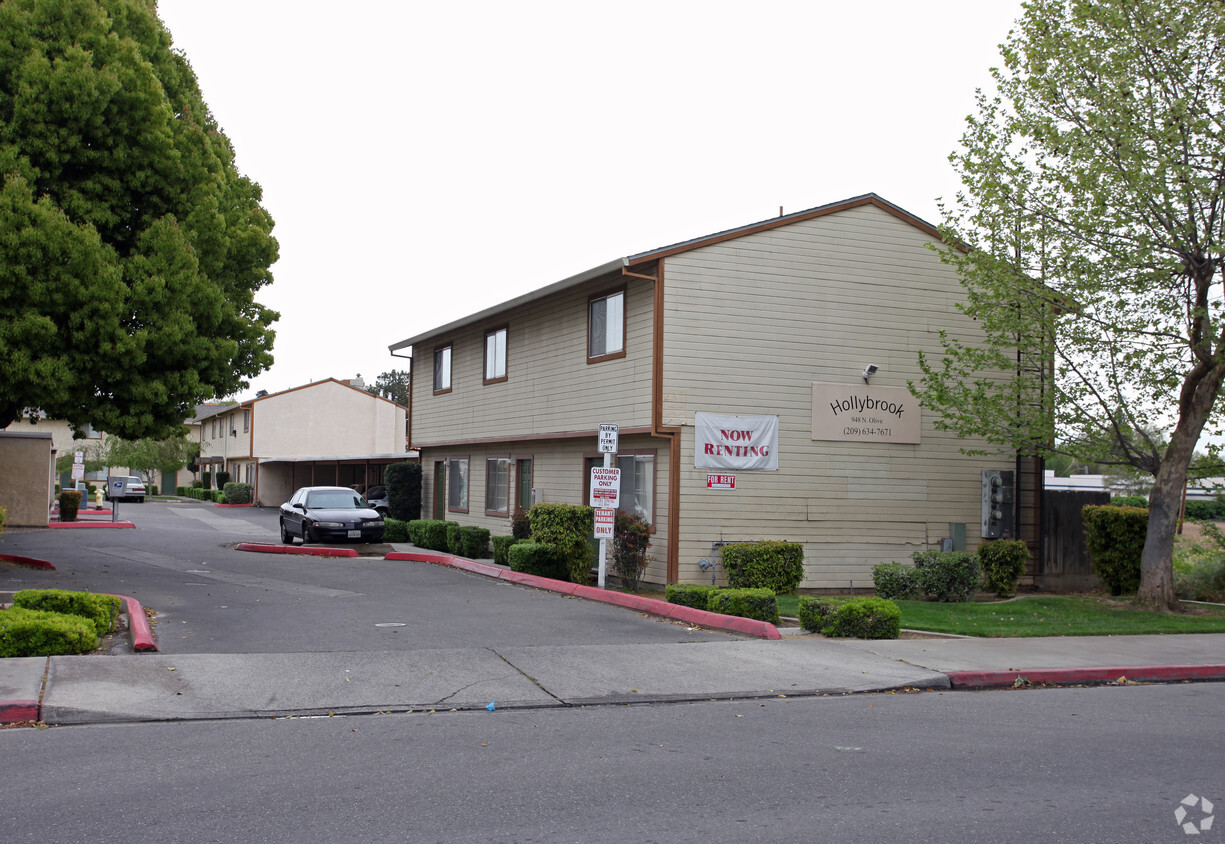 Building Photo - Holly Brook Apartments