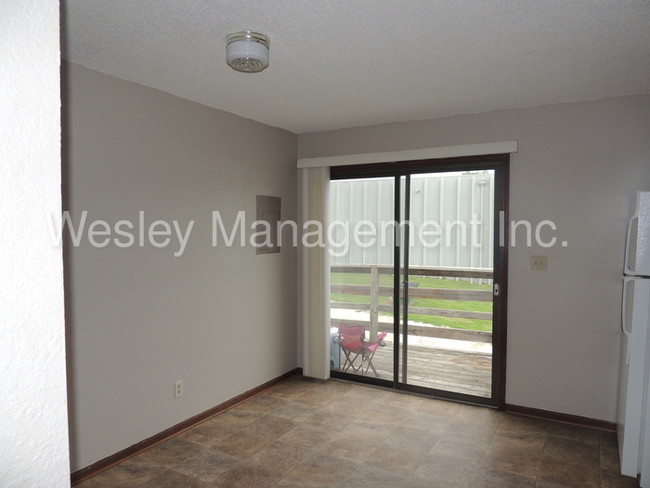 Building Photo - 2621 N 155th Ter