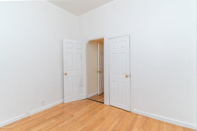 Building Photo - 581 Franklin Ave