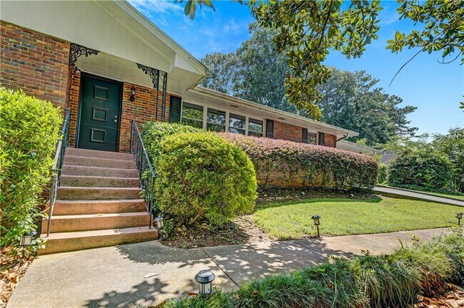 Foto del edificio - 2127 Desmond Dr