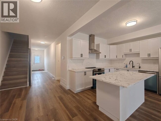 Building Photo - UNIT 1- 362 LANCASTER Street W