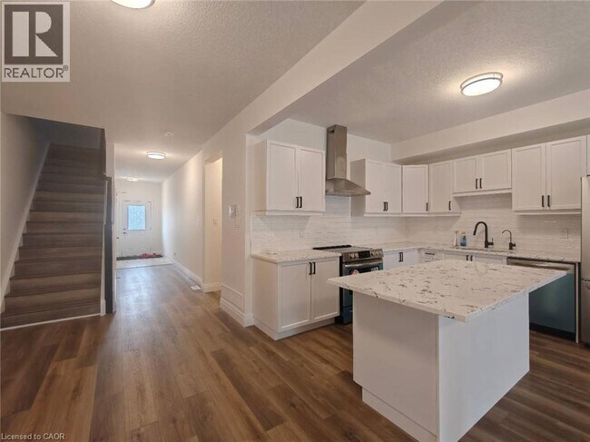 Photo du bâtiment - UNIT 1- 362 LANCASTER Street W