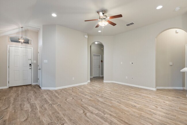 Building Photo - Beautiful 3 bedroom, 2 bathroom home in Hills of Bear Creek!!!