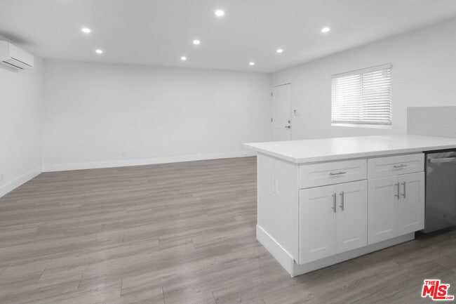 Foto del edificio - 11347 Emelita St