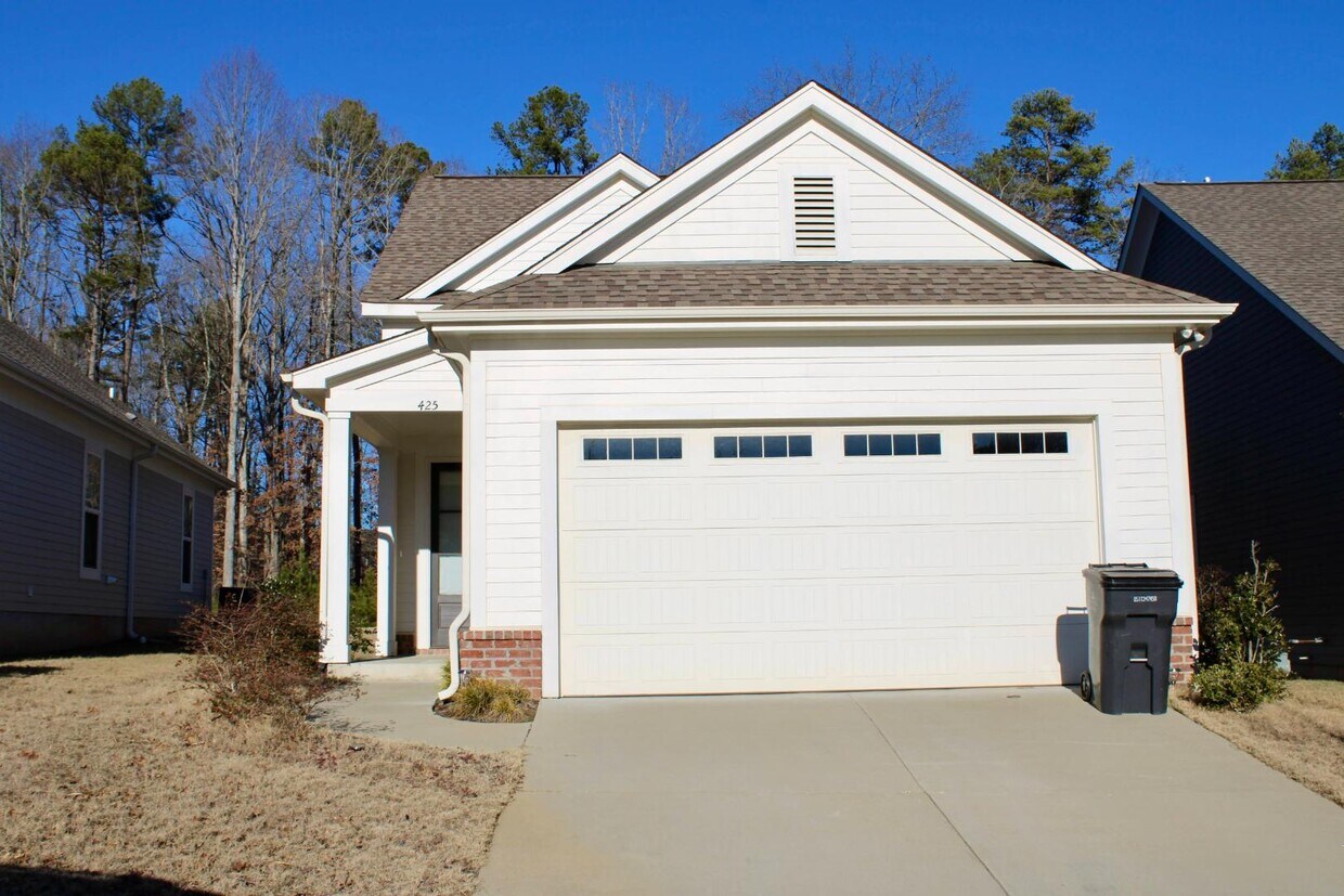Primary Photo - 425 Live Oak Dr