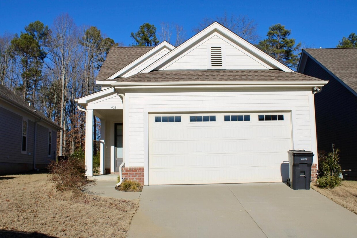 Photo - 425 Live Oak Dr