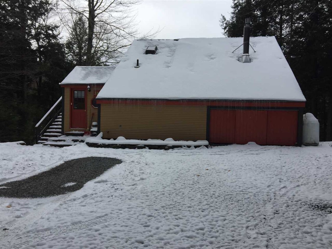 Primary Photo - 33 Beech Tree Ln