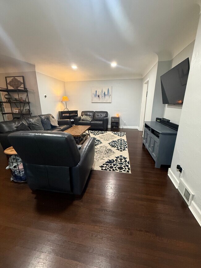 Foto del edificio - 3217 Lake Elmo Ave N