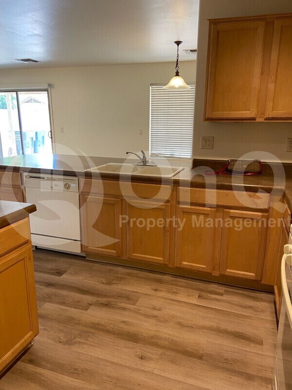 Building Photo - 9984 E Emberwood Dr