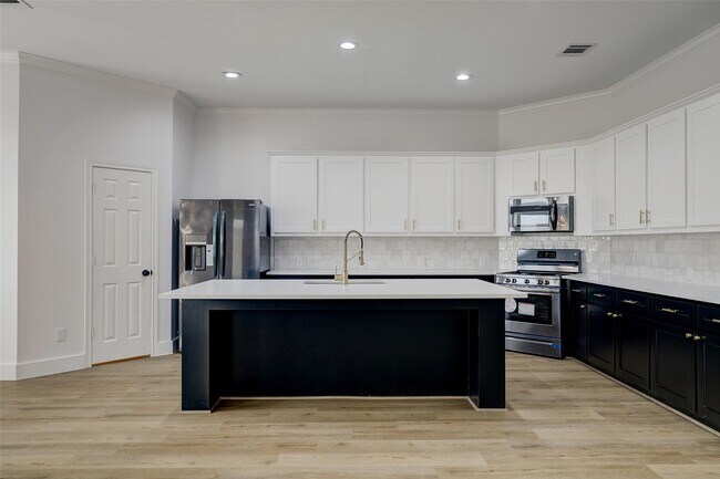 Building Photo - 3550 Urban Woods Trail
