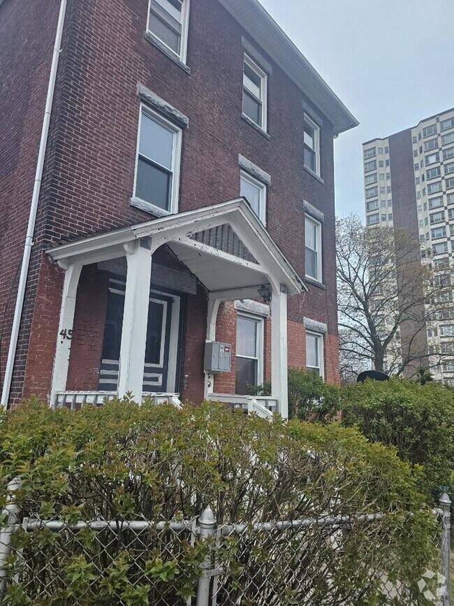 Building Photo - 45 Fountain St