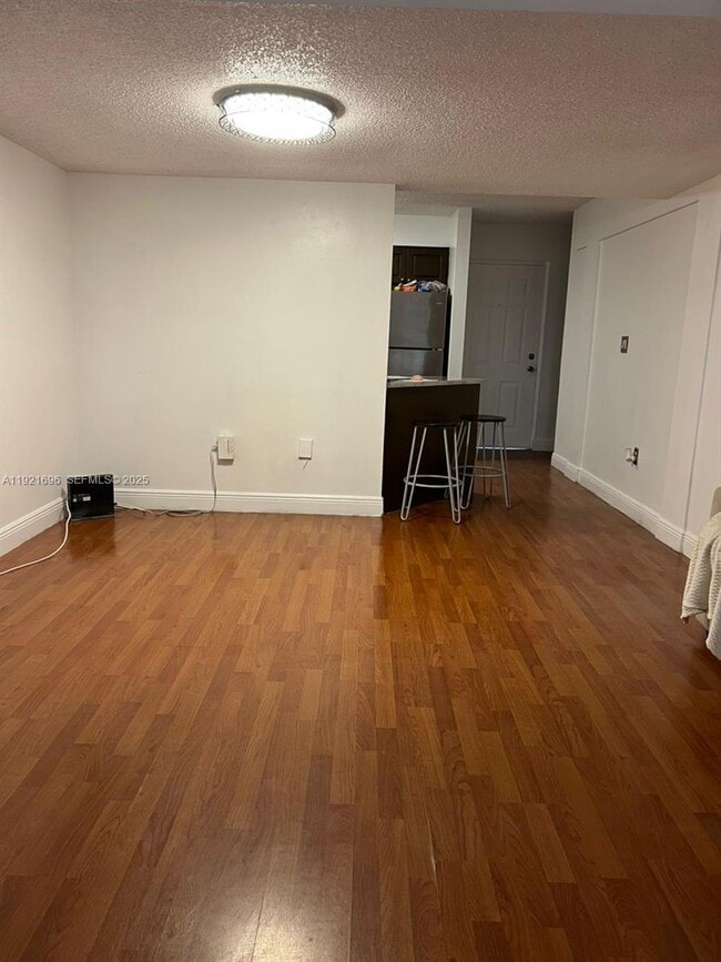 Foto del edificio - 6045 NW 186th St