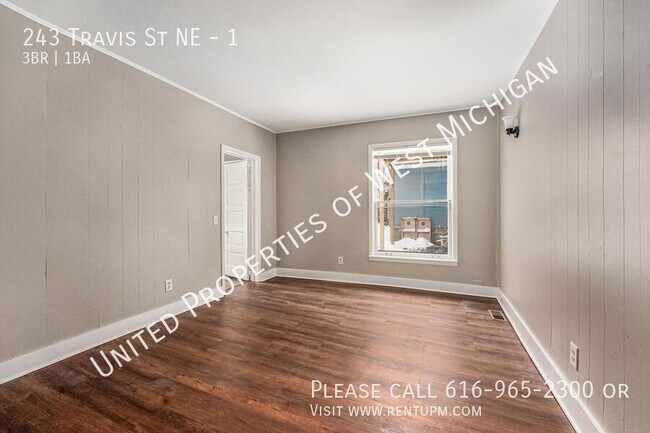 Foto del edificio - 243 Travis St NE