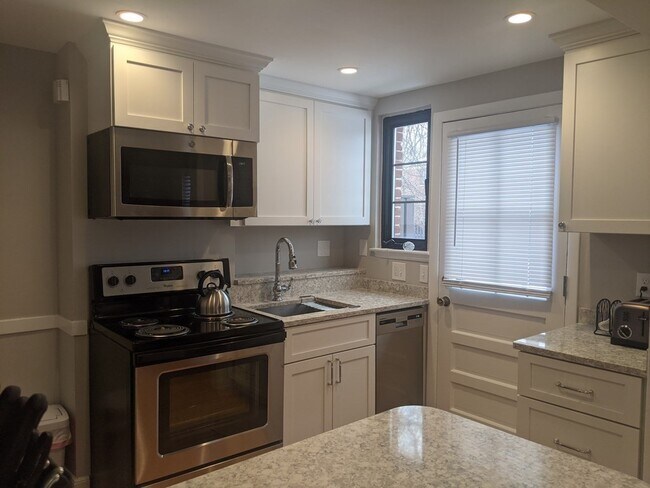 Building Photo - 100 Pierce Rd