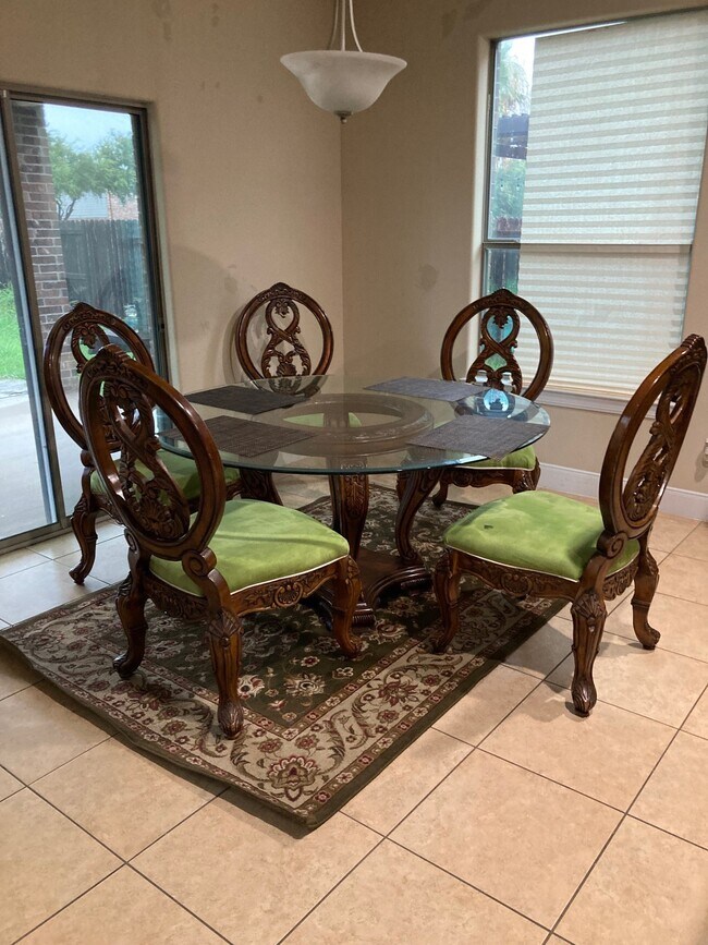 Foto del edificio - 3400 San Eduardo St