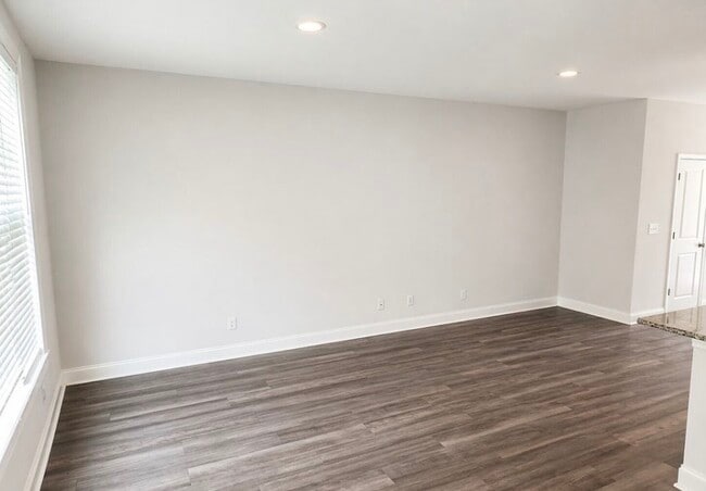 Building Photo - 373 Oakwood Dr NW