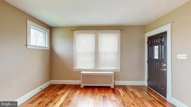 Building Photo - 121 W Elm Ave