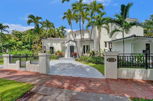 Building Photo - 6355 La Gorce Dr