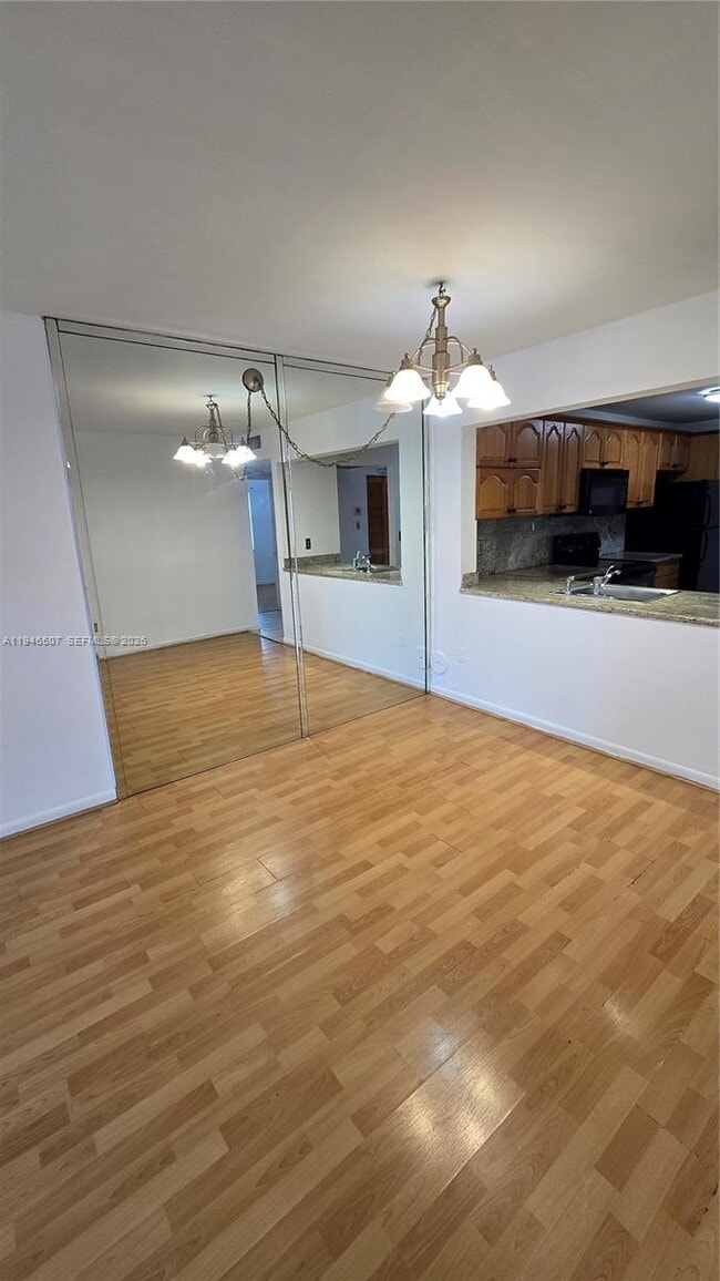 Foto del edificio - 871 NE 207th Ln