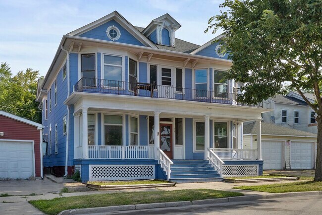 Quiet 8-Unit Building Near Lake and Gateway College! - 314 10th St